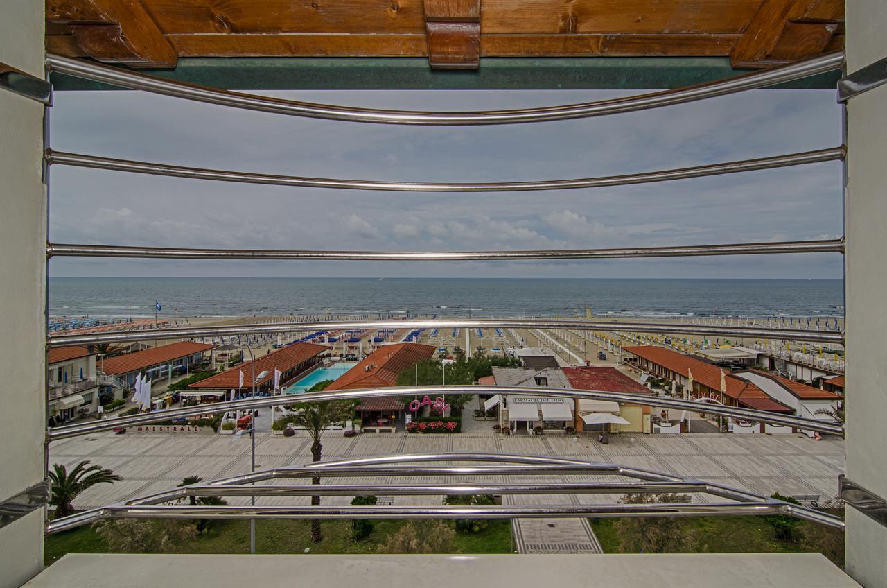 Attico panoramico fronte mare Lido di Camaiore Exterior foto